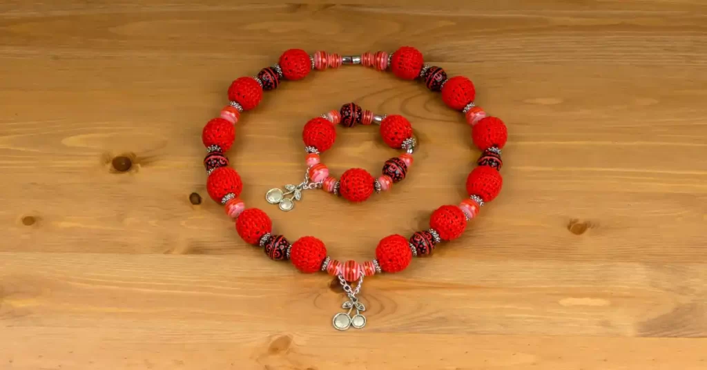 red string bracelet meaning