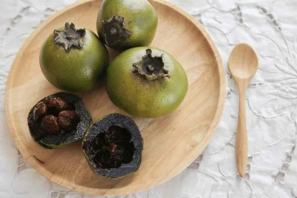 white supporter fruit (1)